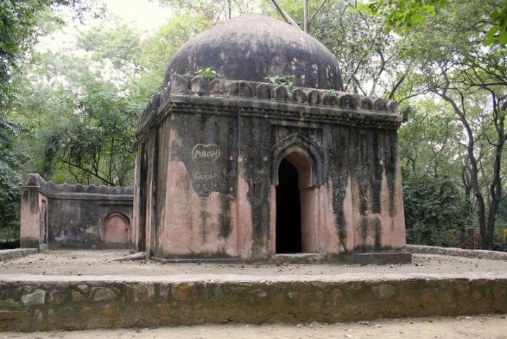 Unidentified Youth's Body Found in Bihar Temple Pond, Investigation Underway