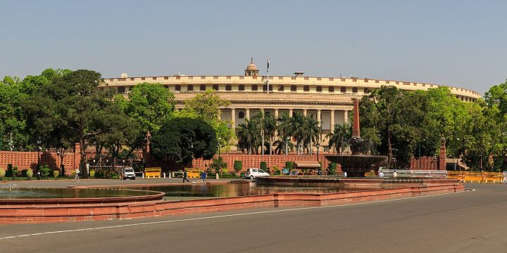 Delhi Mandates Electric Autos by 2027, E-Two-Wheelers by 2028