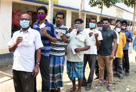 West Bengal Eases Inter-State Movement of Fruits, Vegetables, Essentials