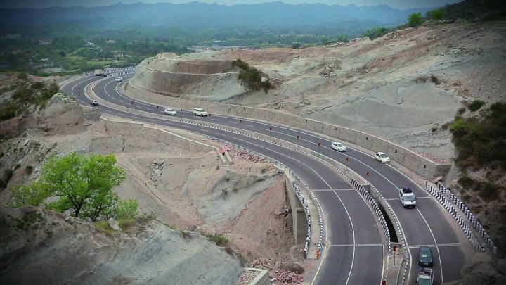Boulder Strikes Moving Tempo on Jammu-Srinagar Highway, Killing 2, Injuring 3