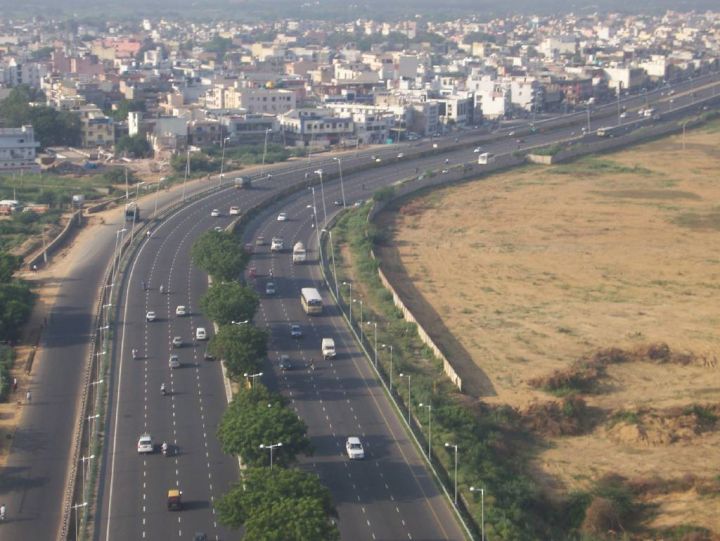 8 Devotees Die in Fiery Bus Crash on Delhi-Mumbai Expressway