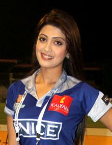 Pranitha Returns To Spotlight