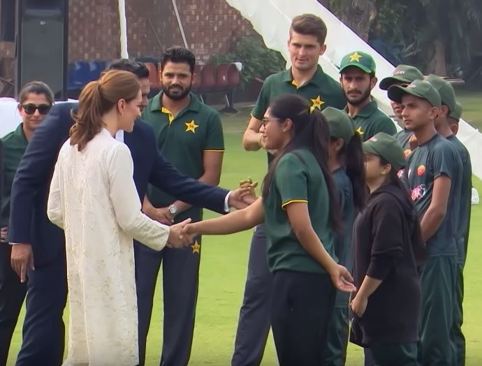 Pak Cricketers Dating Bollywood Actresses