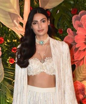 Athiya Shetty Dazzles in Manish Malhotra’s Handloom Bandhani Saree