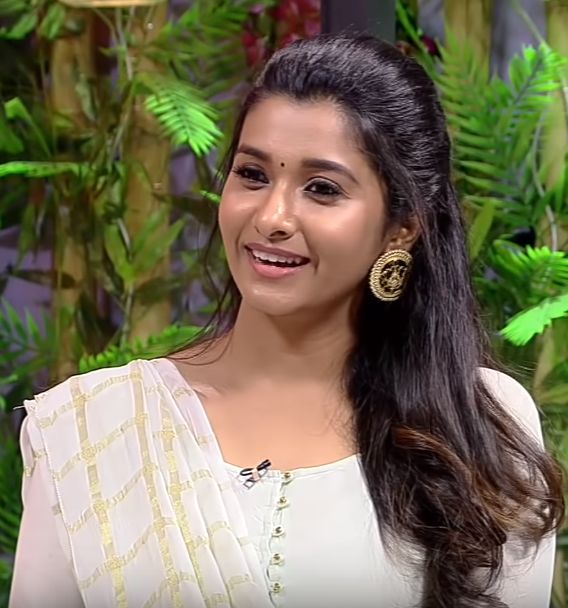 Priya Bhavani Shankar reminisces about shooting Ravi Teja’s ‘Irumudi’