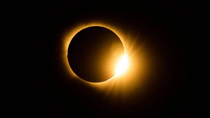 Total Solar Eclipse Dims European Skies, Captured in Stunning Photos