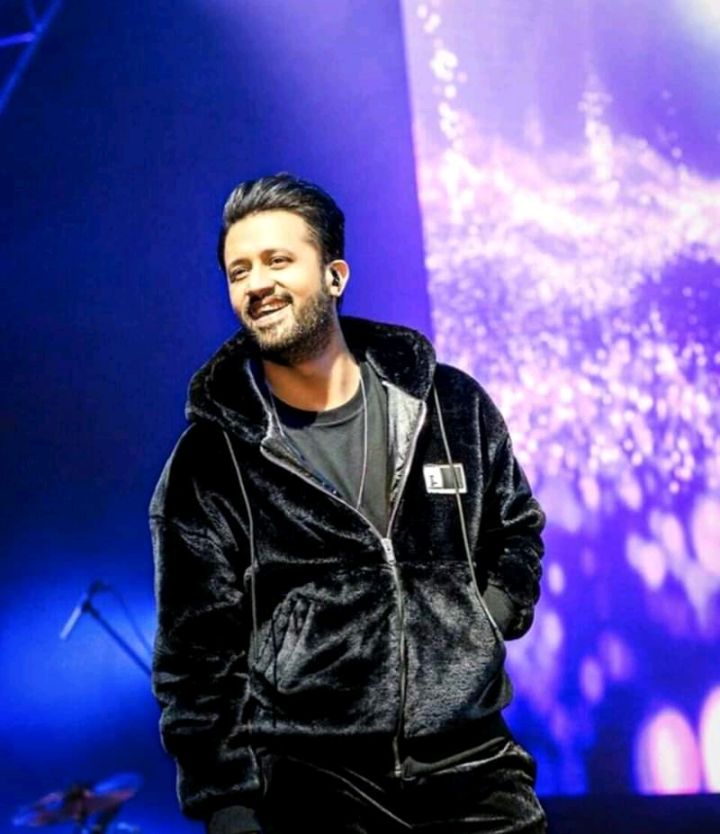 Atif Aslam serenades fans from car sunroof during late‑night drive