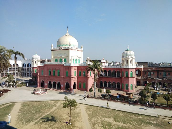 Old Indian Flag Hoisting Video Misattributed to Afghan Muslims