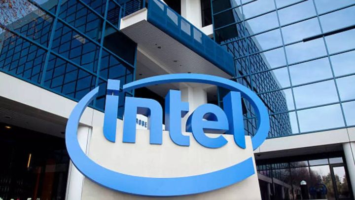 US Government Becomes Largest Shareholder of Intel in Landmark Move