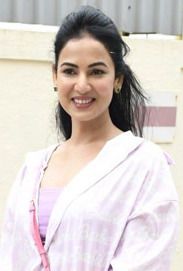 Sonal Chauhan Stuns At Mirzapur Trailer Launch