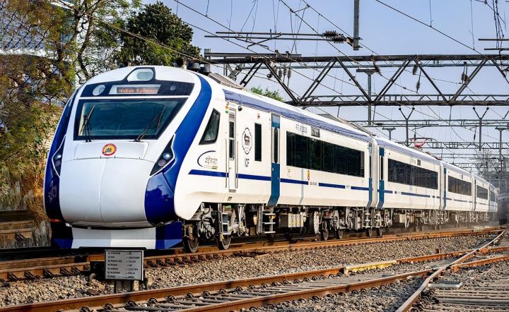 Vande Bharat Begins Ahmedabad‑Somnath Service, Hits 100 km/h via Botad and Amreli