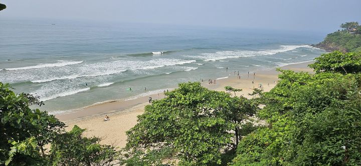 Family Perishes in India Cliff Accident, Police Clarify No iPhone Conflict