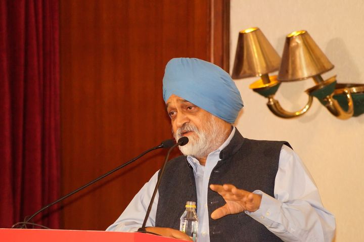 Montek Singh Ahluwalia Calls for 1991‑style Reforms to Reach 8% Growth