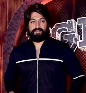 Yash’s New Film Aims for Rs 100‑130 Cr Opening, Matching ‘Dhurandhar 2’ Benchmark