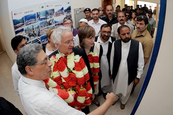 US Envoy Visits Jammu & Kashmir, Boosts India Ties, Strains Pakistan Relations