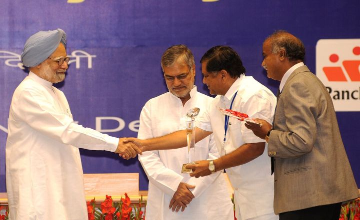 Karnataka Announces ₹2,500 Monthly Incentive for New Jobs in 10 Backward Districts