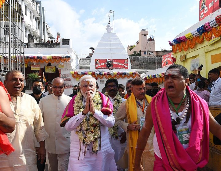 Devotees Pour into Baba Baidyanath Temple on Sawan Day 2 in Deoghar