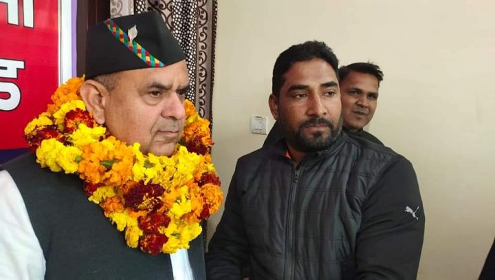 Congress MLAs hold sit‑in outside assembly, clash with police over school entry ban