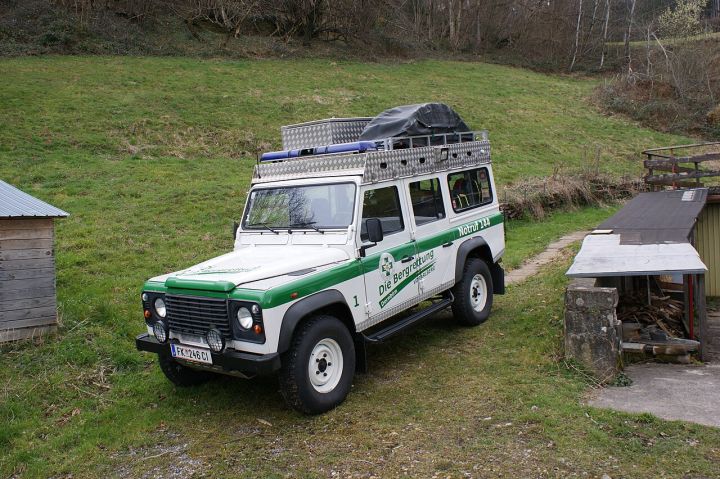 Solo Trekker Rescued After 100-Meter Fall