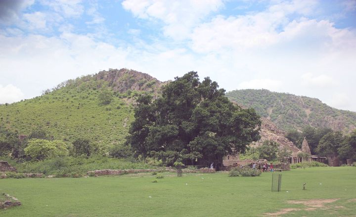 Viral Rajasthan Landscape Reveals Hidden Environmental Risks