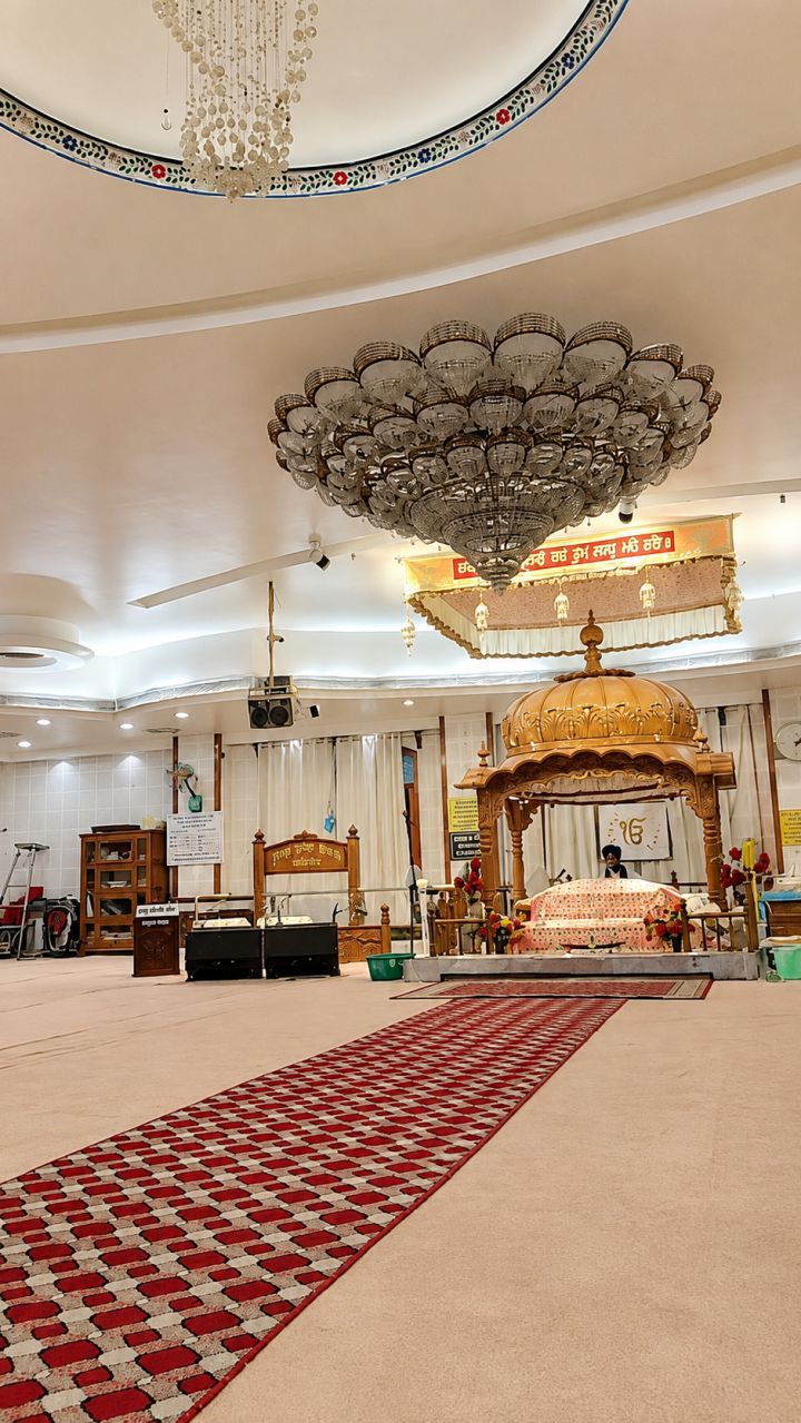 Punjab CM's Mother Harpal Kaur Pays Obeisance at Baba Farid Shrine in Jalandhar