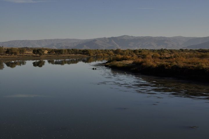 Eicher Truck Crashes into Rupen River Near Gir Gadhada, Killing One, Injuring Two
