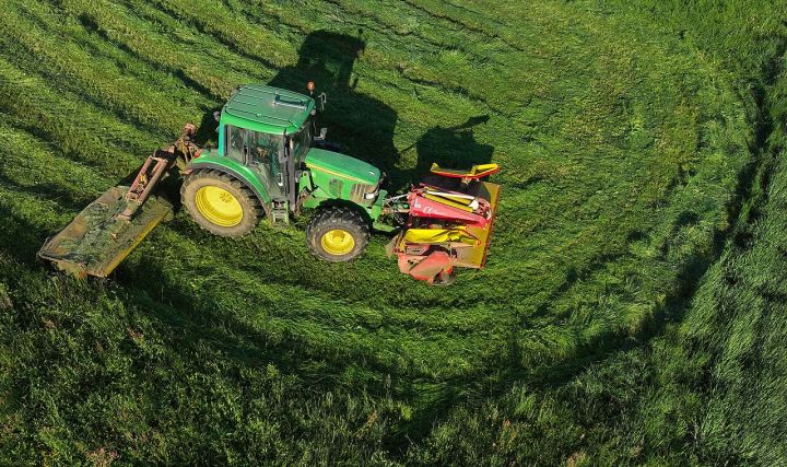 John Deere Unveils Six Sub‑60 HP Tractors with Prices and Specs