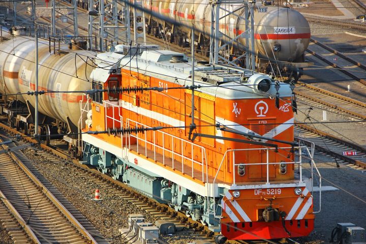 East Railway Suspends License of Coach Restaurant Operator After Fire