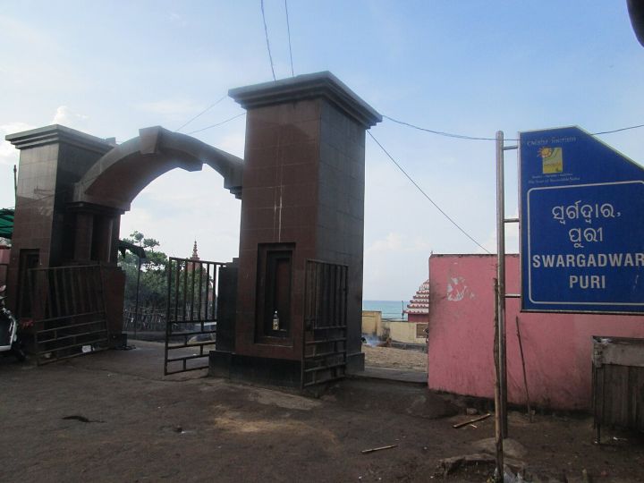 Seven Funeral Pyres Burn Together at Puri's Swargadwar Cremation Ground