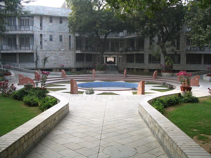Delhi Police Arrest 32‑Year‑Old Wanted for Killing Two Sadhvis at Ashram