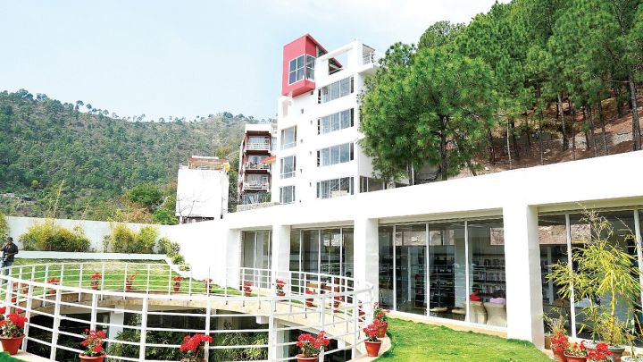 Shoolini University Publishes Step-by-Step Guide to Becoming a Forensic Scientist in India