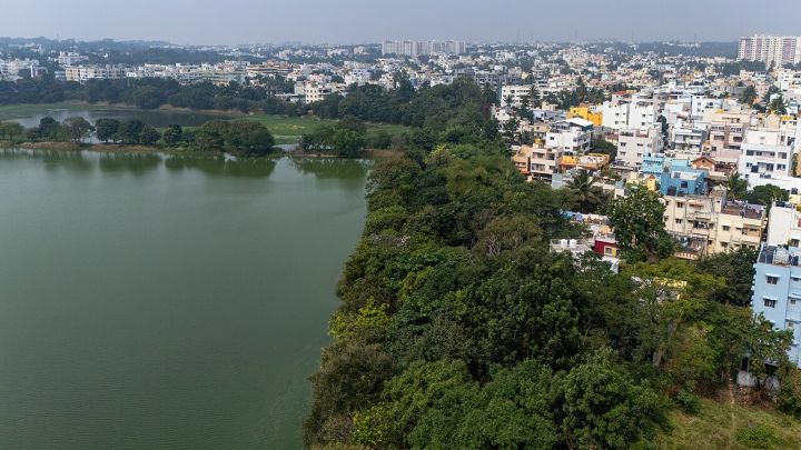 Bengaluru Resident Captures 30‑Minute Car Queue Inside Gated Society
