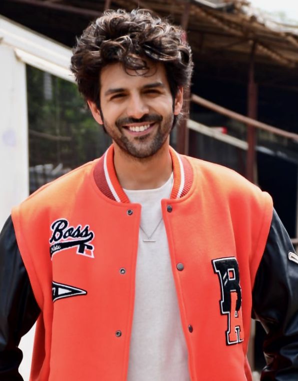 Kartik Aaryan back on Captain India set after National Award win, greeted by crew