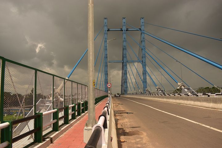 Four Killed After Speeding Truck Hits Group Taking Selfies on Overbridge