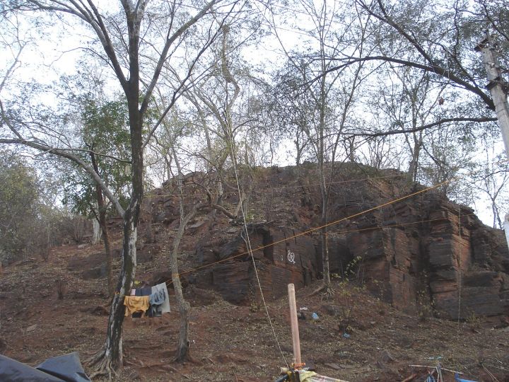 Forest team attacked while halting illegal mining in Kalakhet, Gwalior
