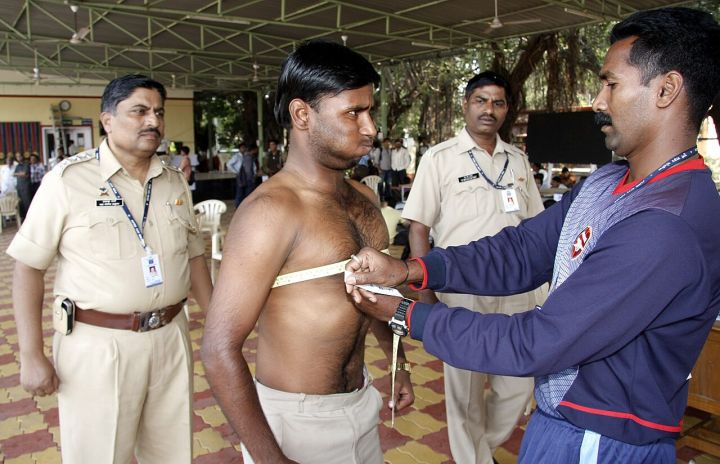 FIR Filed Against Pune Police Constable and Aide for Demanding Rs 5 Lakh from Grocer