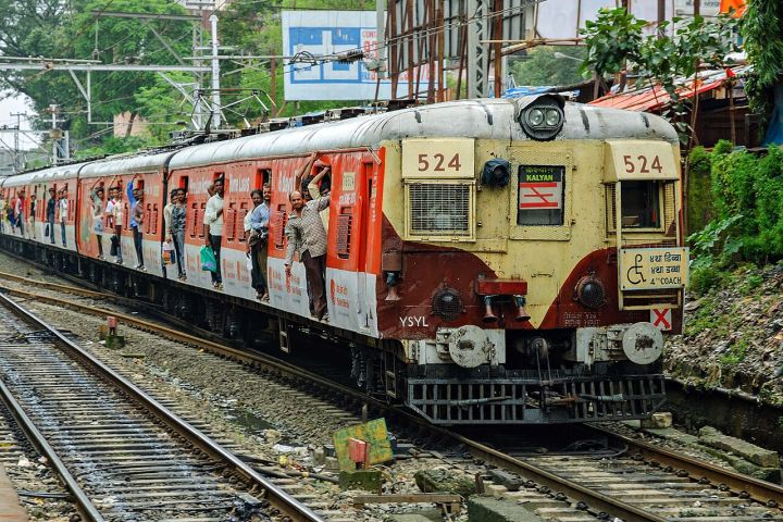 Mumbai Local Train Turns Festive Stage as Women Garba in Red Outfits