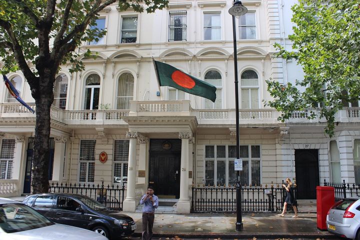 Protesters Attempt to Breach Barricade Outside Bangladesh Mission in Kolkata