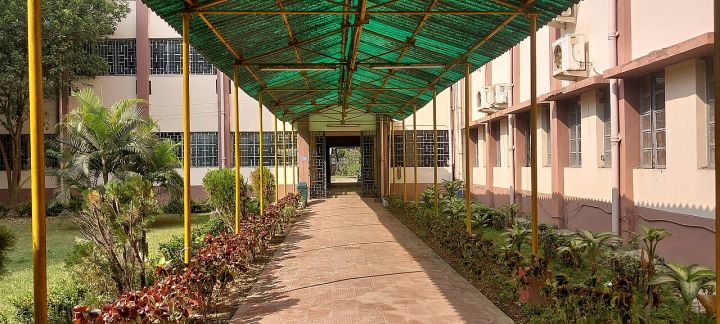Class-3 Teacher Candidates Block Bhopal Roads Demanding Appointment Letters