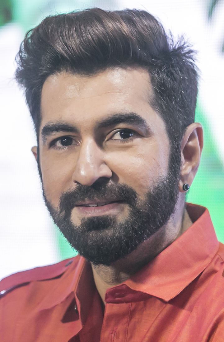 Jeet’s Bengali Historical Action Drama ‘Keu Bole Biplobi Keu Bole Dakat’ to Stream on ZEE5 from Oct 9