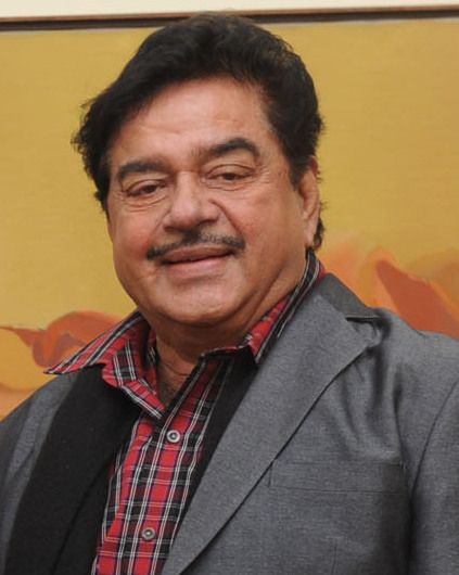 Shatrughan Sinha Wishes Amitabh Bachchan a Happy and Healthy Birthday