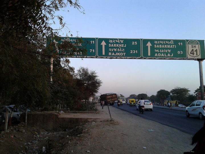 Seven dead, over 20 injured in Gujarat truck‑pickup collision
