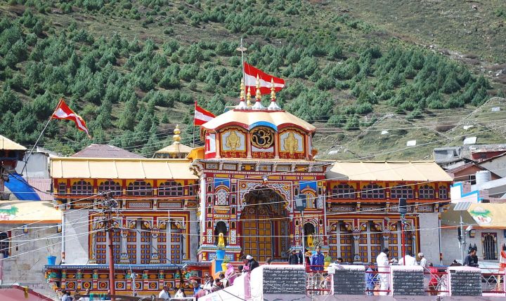 Helicopter Crash Near Badrinath: Six People Onboard