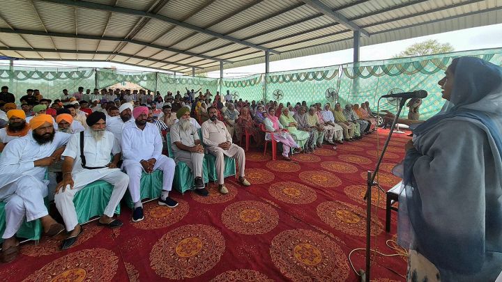 Punjab MP Harsimrat Kaur Criticises CM Manpreet Singh Badal, Calls Protectors 'Predators'