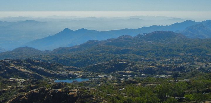 Pilgrims Ascend 365 Steps to View Arbuda Mata at Mount Abu’s Adhar Devi Temple