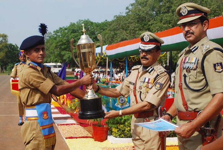 Tamil Nadu DGP urges Avadi police to curb crime and speed up investigations