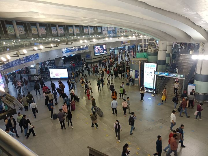 Delhi Workers Spend Almost Triple What Urban Bihar Commuters Pay, Survey Finds