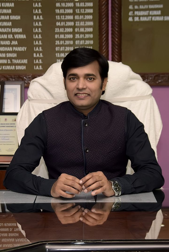 Two Gujarat IAS officers ordered to retire early under new service rules