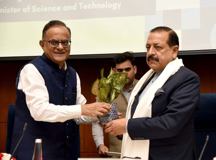 Dr Jitendra Hosts Luncheon for Delhi-Based Young Medical Alumni from Jammu