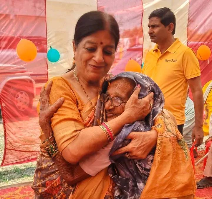 अंतर्राष्ट्रीय वृद्धजन दिवस पर फर्रुखाबाद वृद्धाश्रम में बच्चों ने लिखे 'दादा-दादी को पत्र'